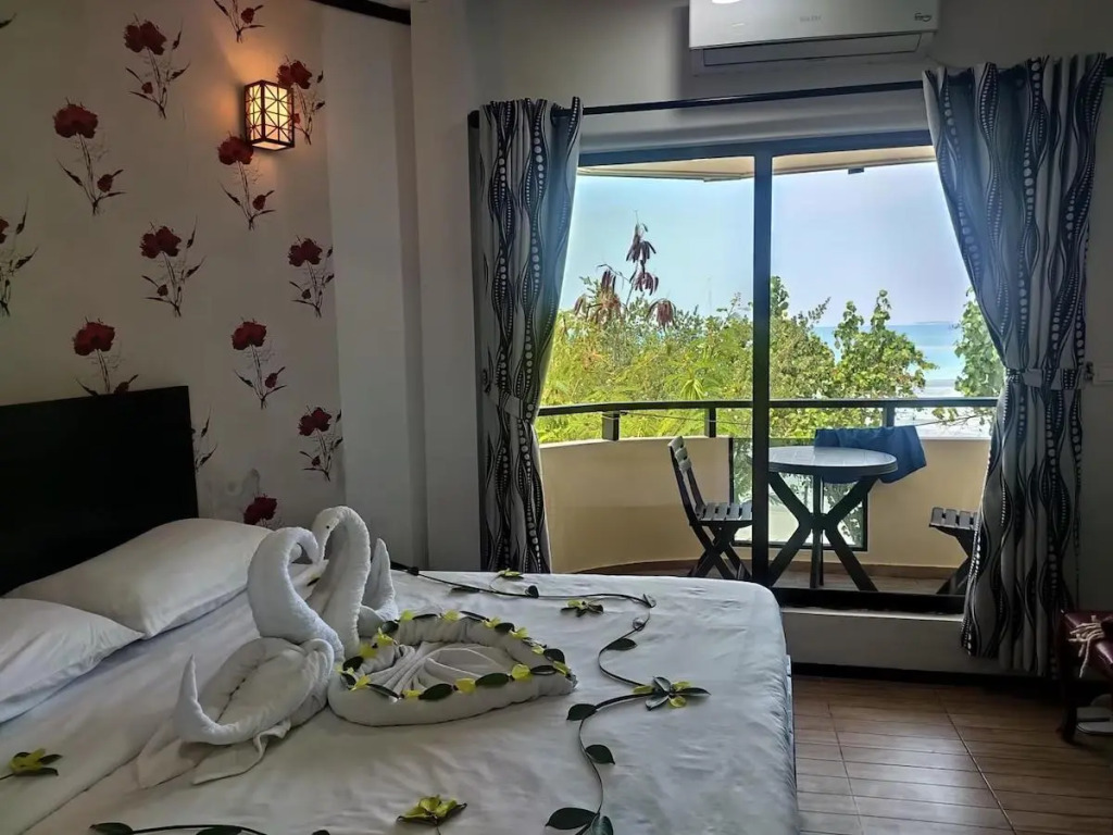 Диффуши: Отель Crown Beach Villas