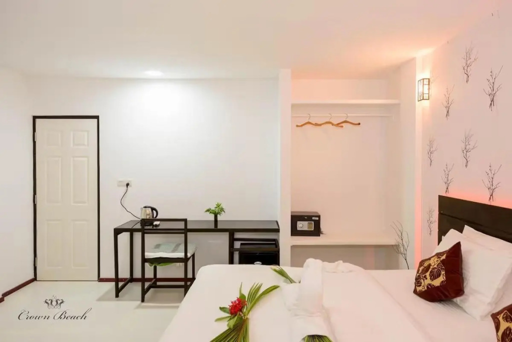 Диффуши: Отель Crown Beach Villas