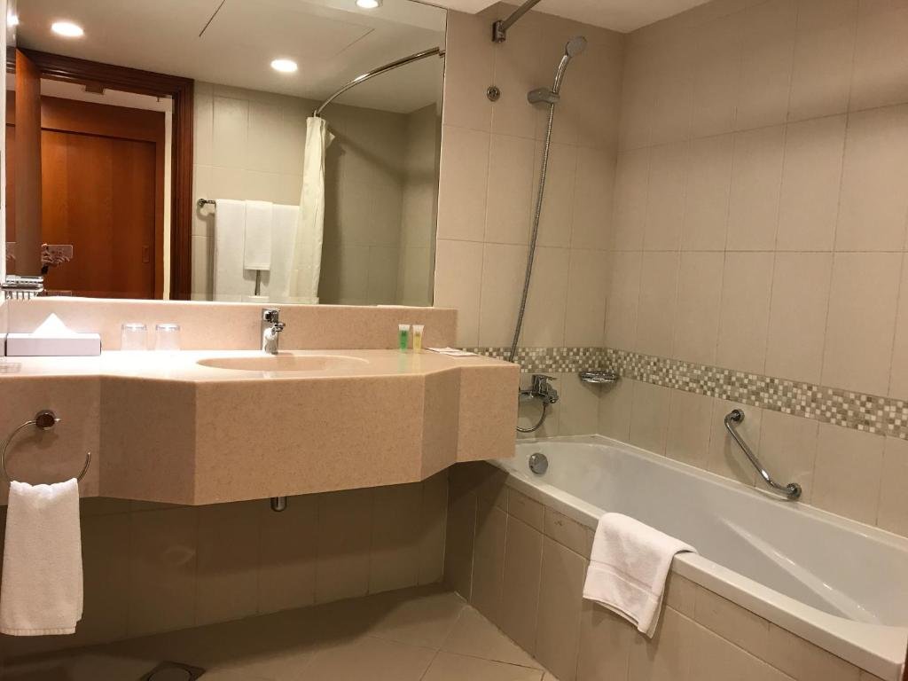 Дубай: Copthorne Airport Hotel