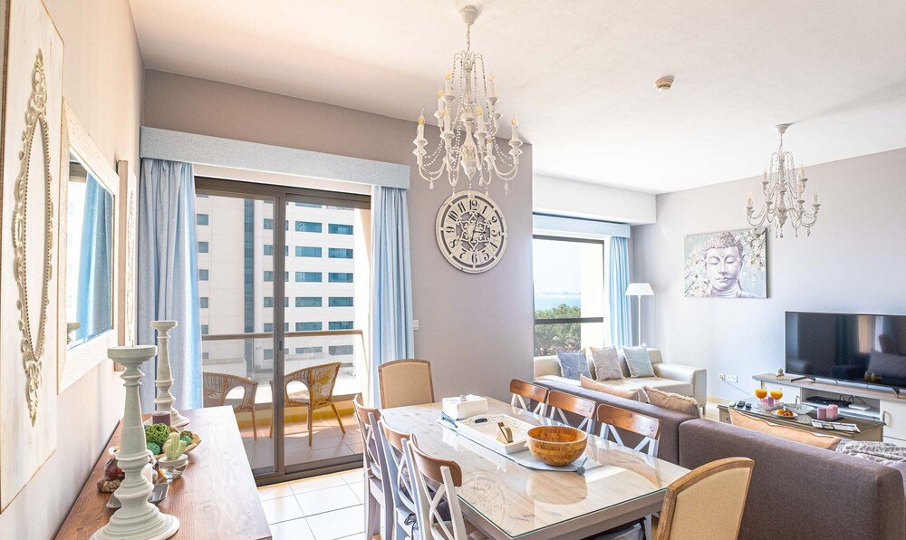Дубай: LUX Holiday Home - JBR 1