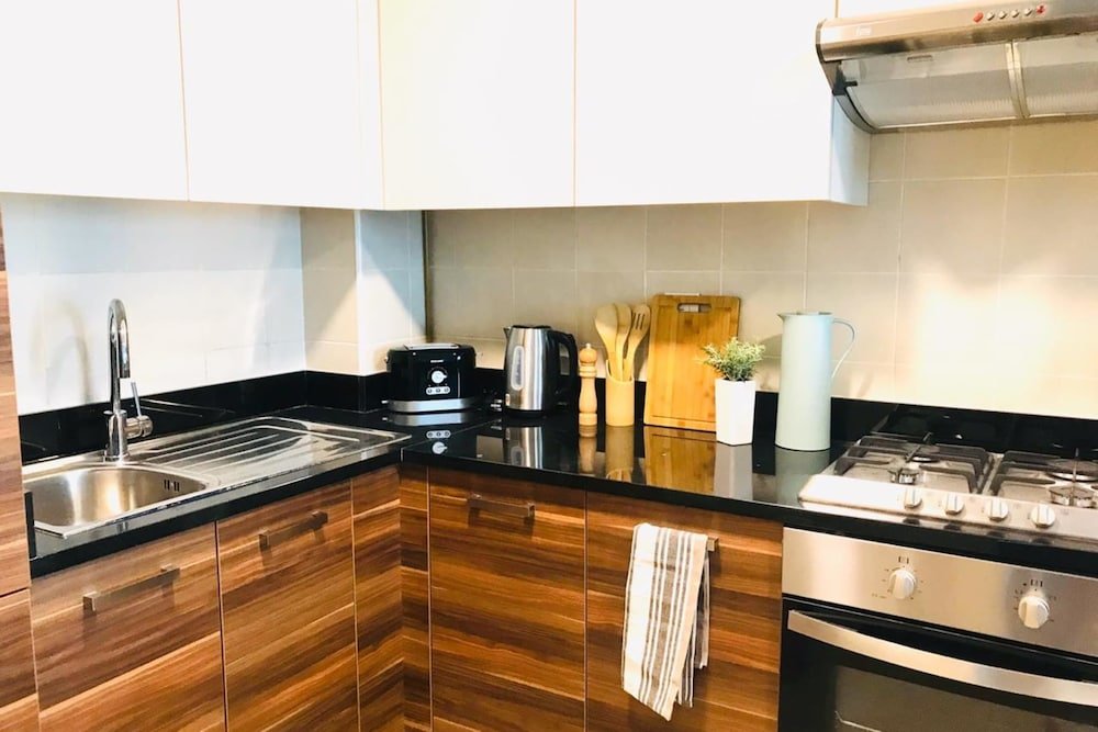 Дубай: Newly Furnished Apt Near the Beach