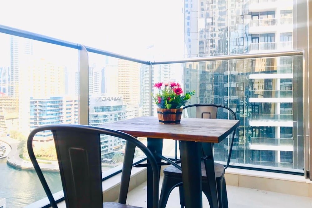 Дубай: Newly Furnished Apt Near the Beach