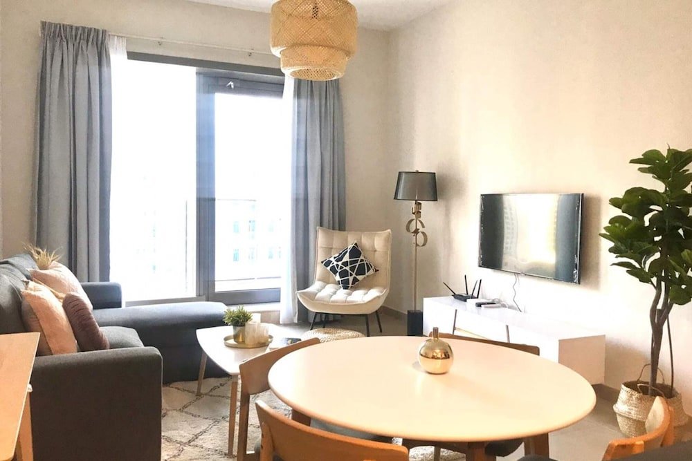 Дубай: Newly Furnished Apt Near the Beach