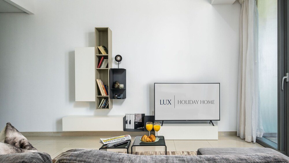 Дубай: LUX Holiday Home - Silverene Towers 3