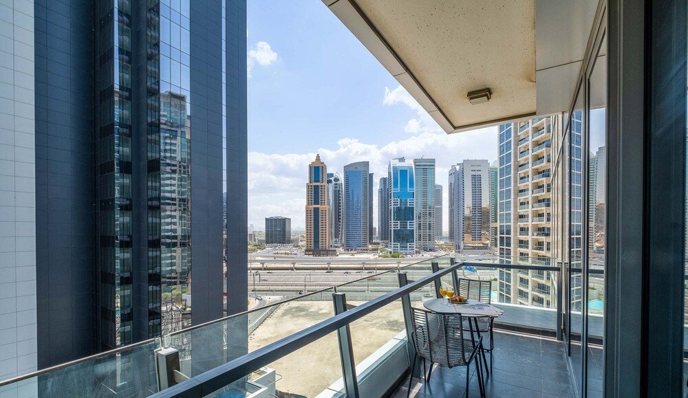 Дубай: LUX Holiday Home - Silverene Towers 3