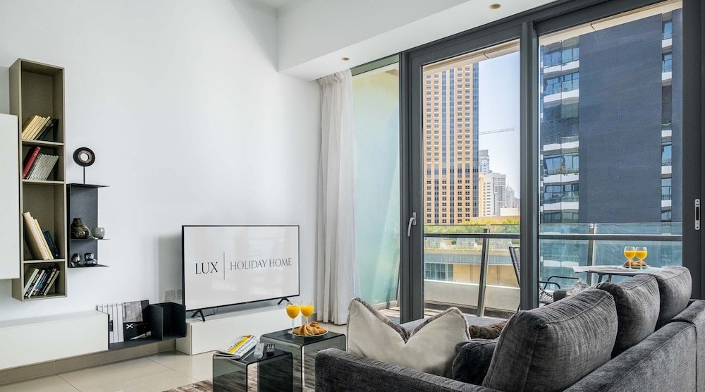 Дубай: LUX Holiday Home - Silverene Towers 3