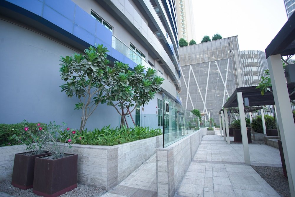 Дубай: OSKENA Vacation Homes - Damac maison Dubai Mall Street
