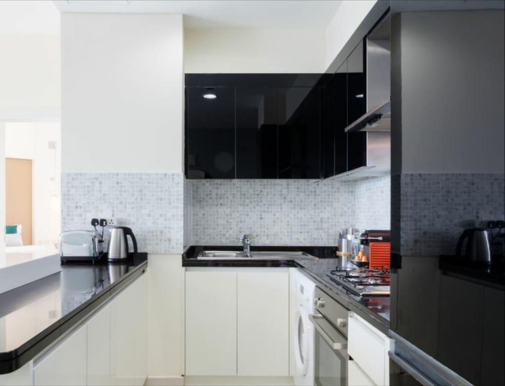 Дубай: OSKENA Vacation Homes - Damac maison Dubai Mall Street