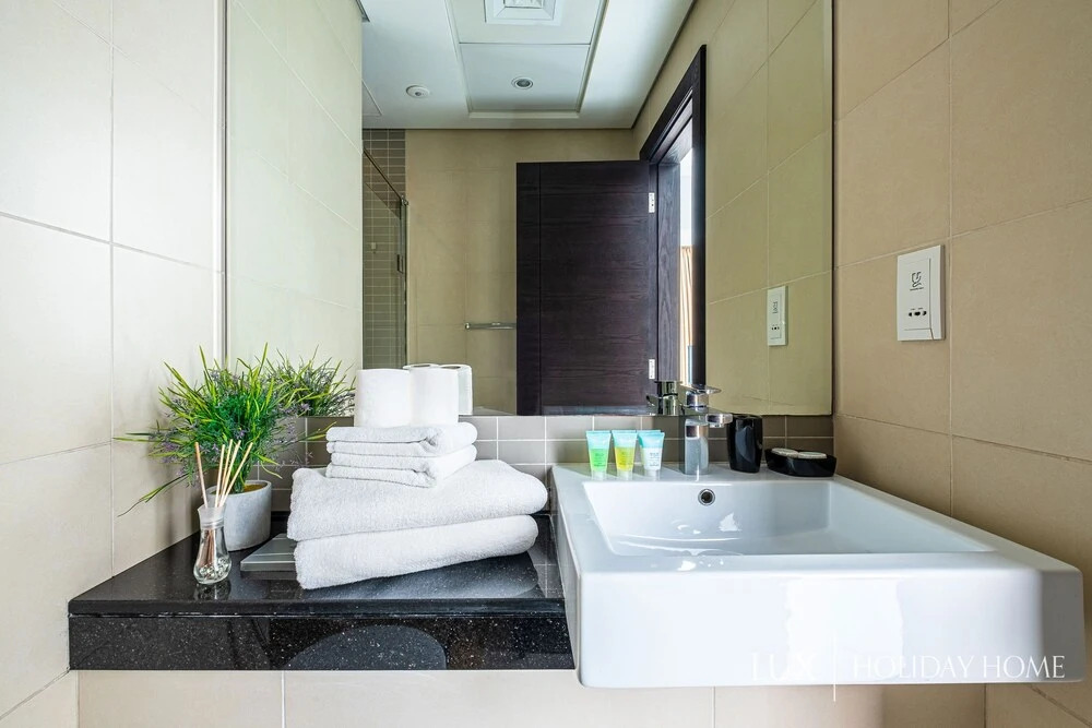 Дубай: LUX Holiday Home - Silverene Towers 1