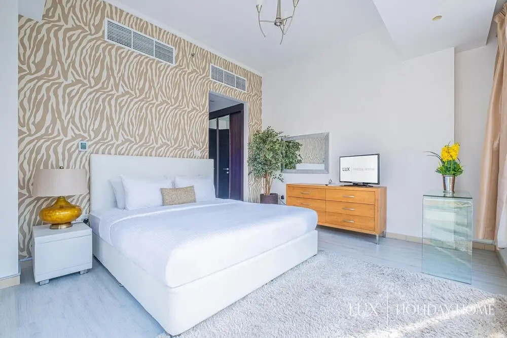 Дубай: LUX Holiday Home - Silverene Towers 1