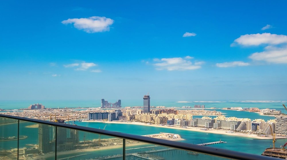 Дубай: LUX Holiday Home - DAMAC Residenze 2