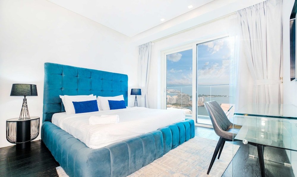 Дубай: LUX Holiday Home - DAMAC Residenze 2