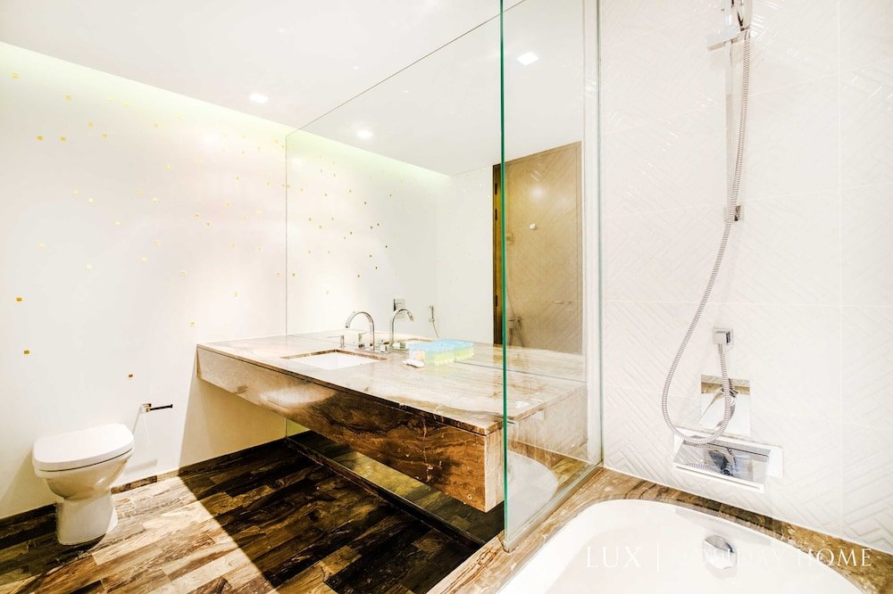 Дубай: LUX Holiday Home - DAMAC Residenze 2