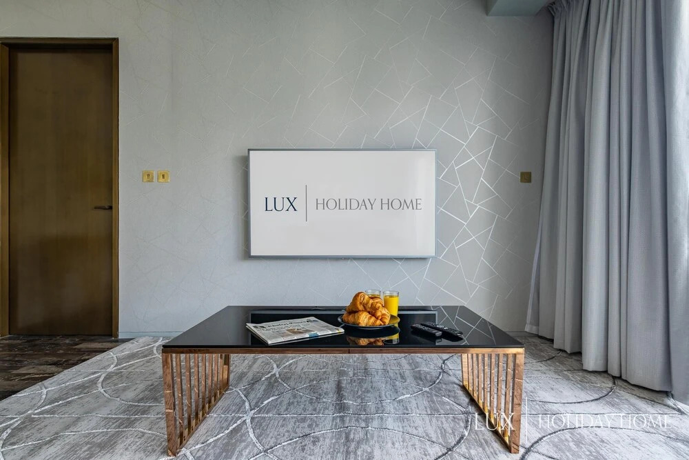 Дубай: LUX Holiday Home - DAMAC Residenze 2