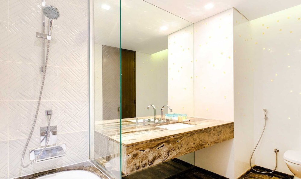Дубай: LUX Holiday Home - DAMAC Residenze 2