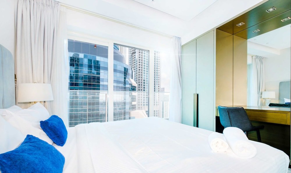 Дубай: LUX Holiday Home - DAMAC Residenze 2
