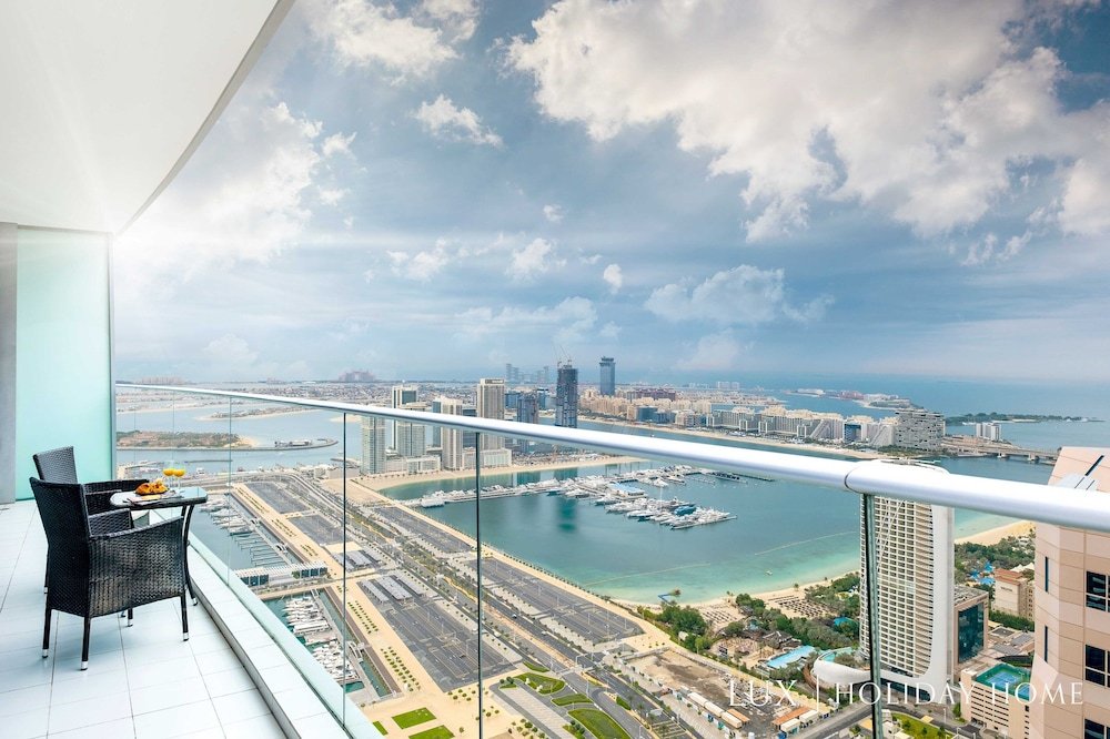 Дубай: LUX Holiday Home - DAMAC Residenze 2