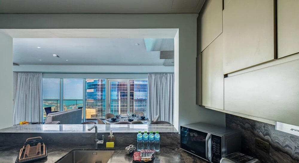 Дубай: LUX Holiday Home - DAMAC Residenze 2