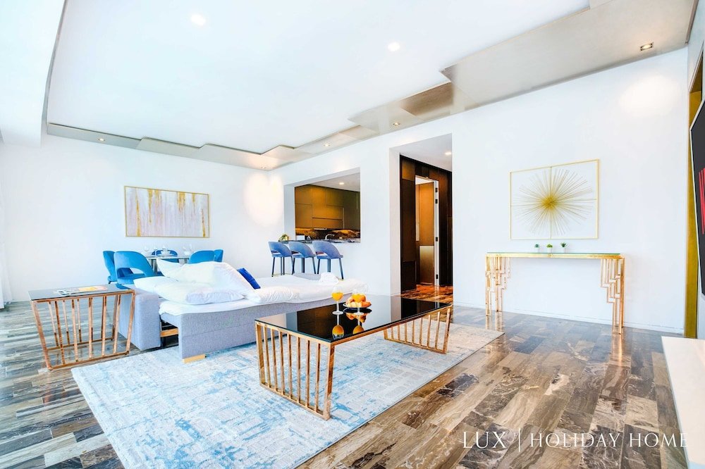 Дубай: LUX Holiday Home - DAMAC Residenze 2