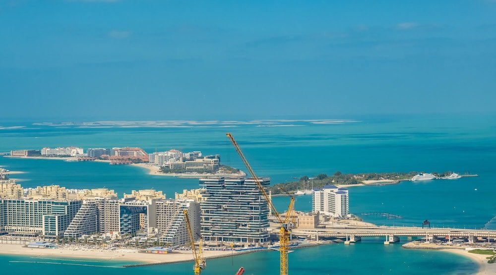 Дубай: LUX Holiday Home - DAMAC Residenze 2
