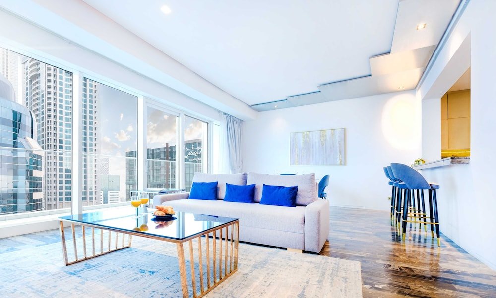 Дубай: LUX Holiday Home - DAMAC Residenze 2