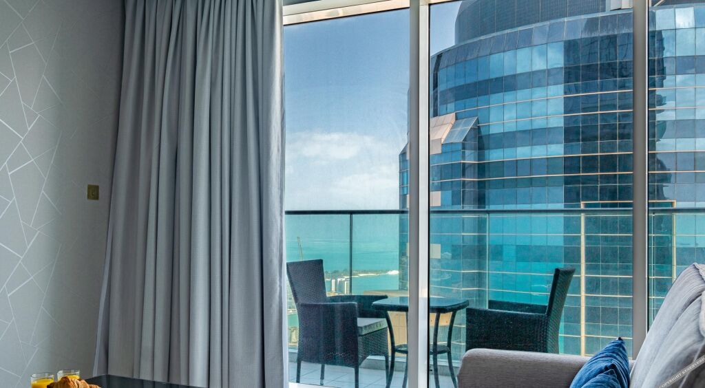 Дубай: LUX Holiday Home - DAMAC Residenze 2