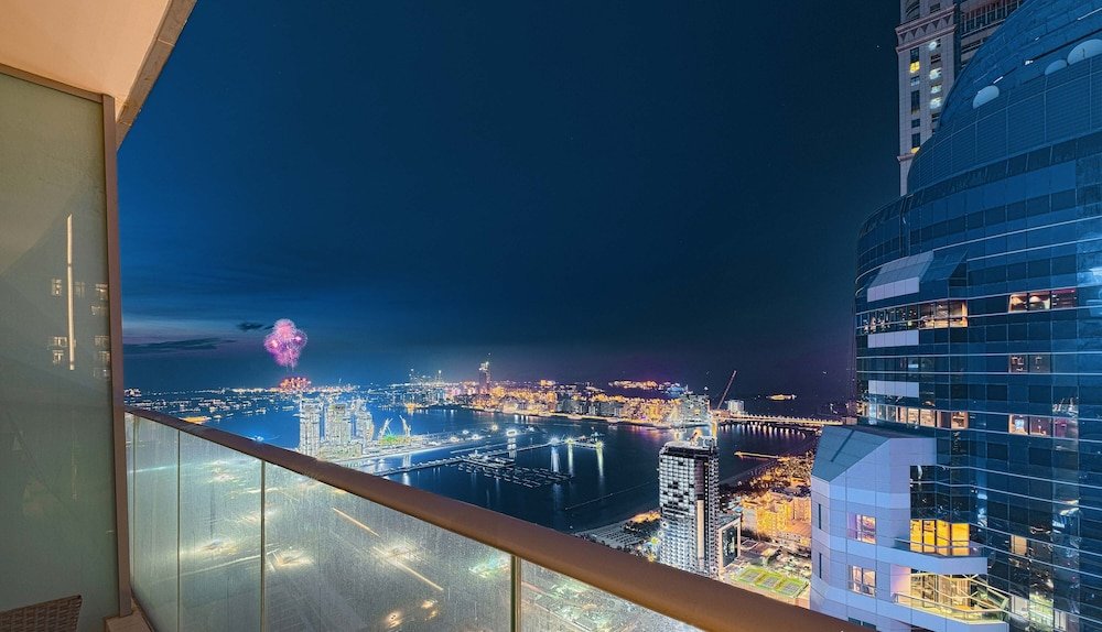Дубай: LUX Holiday Home - DAMAC Residenze 2