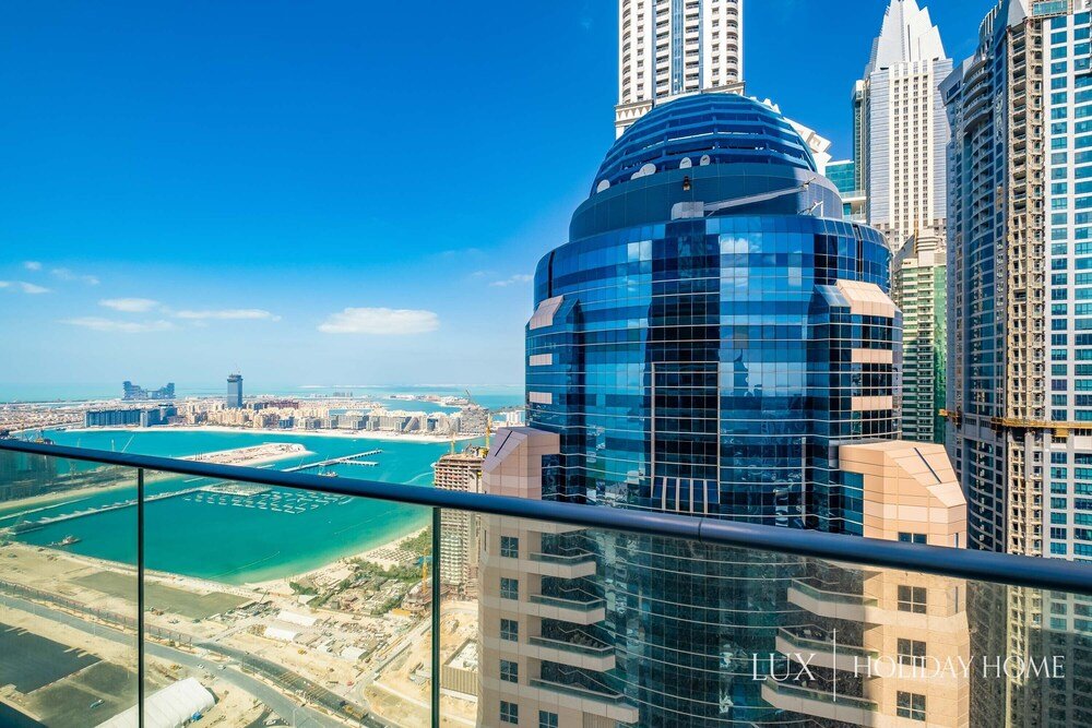 Дубай: LUX Holiday Home - DAMAC Residenze 2