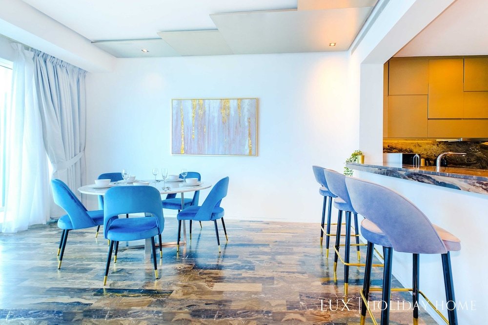 Дубай: LUX Holiday Home - DAMAC Residenze 2