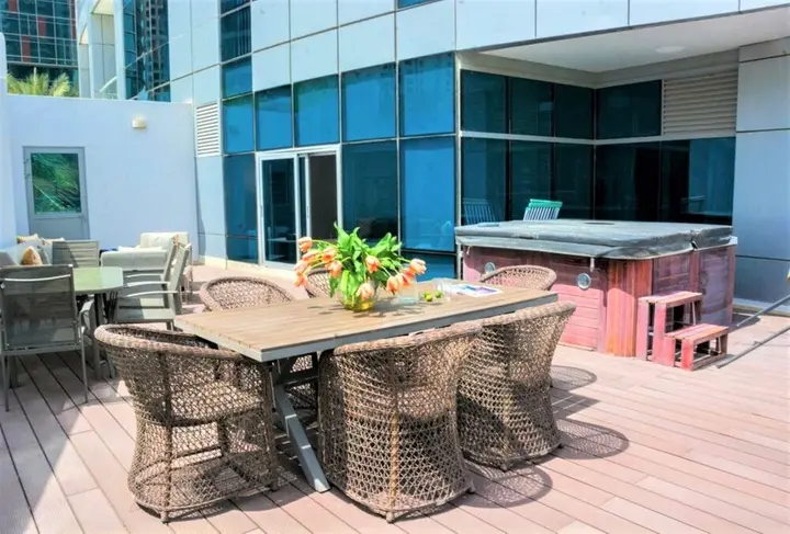 Дубай: Amazing Duplex in the Marina Dubai
