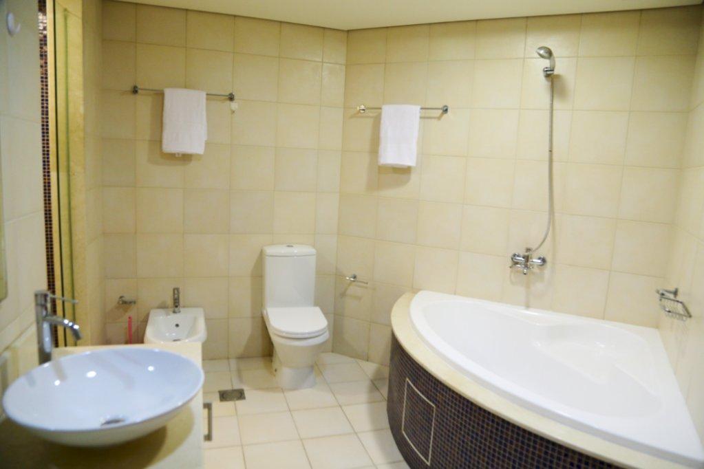 Дубай: Luxury Stay at the Palm Shoreline Dubai