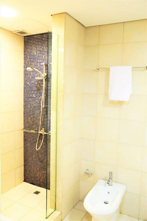 Дубай: Luxury Stay at the Palm Shoreline Dubai