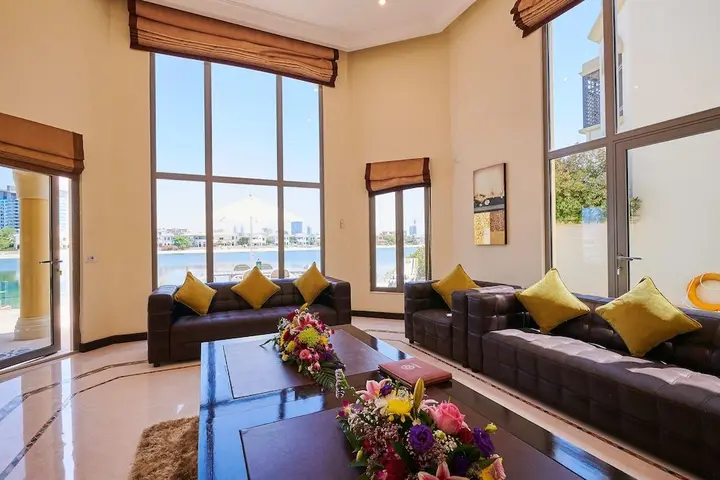Дубай: Rose Dream - 5 Bedrooms Palm Villa on the beach with private pool