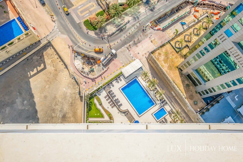 Дубай: LUX Holiday Home - Botanica Tower 1