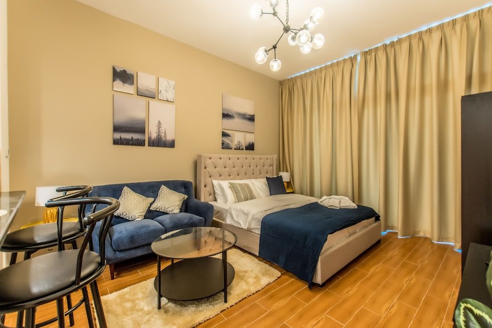 Дубай: Elegant Studio in Al Jawhara Tower by Deluxe Holiday Homes
