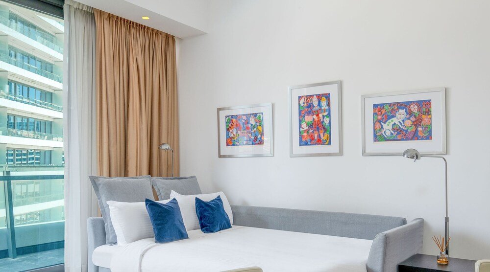 Дубай: LUX Holiday Home - Silverene Towers 2