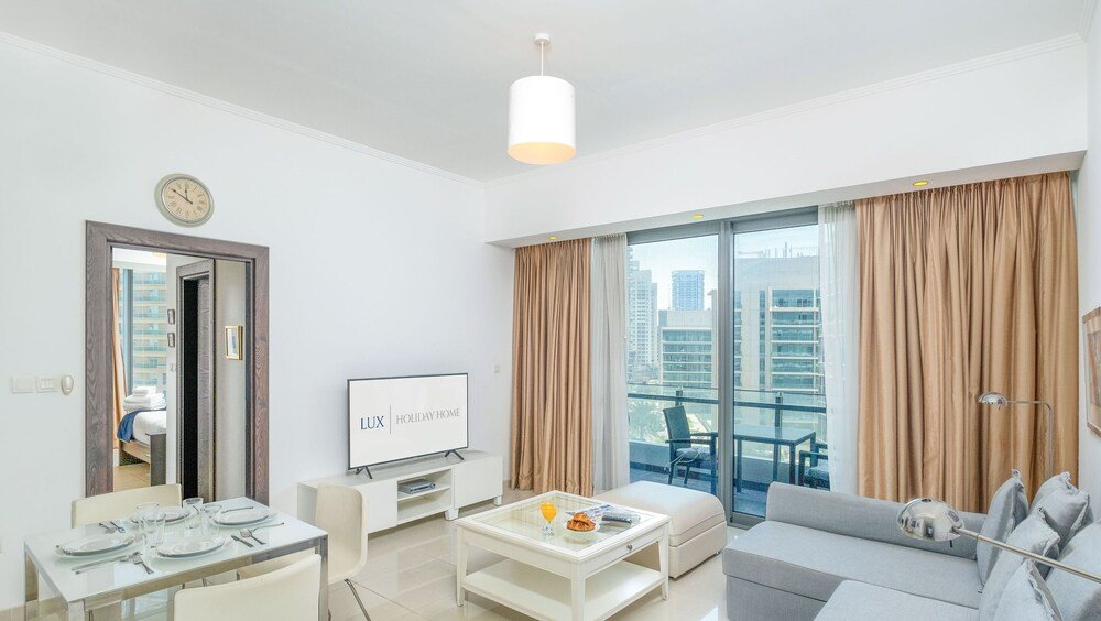 Дубай: LUX Holiday Home - Silverene Towers 2