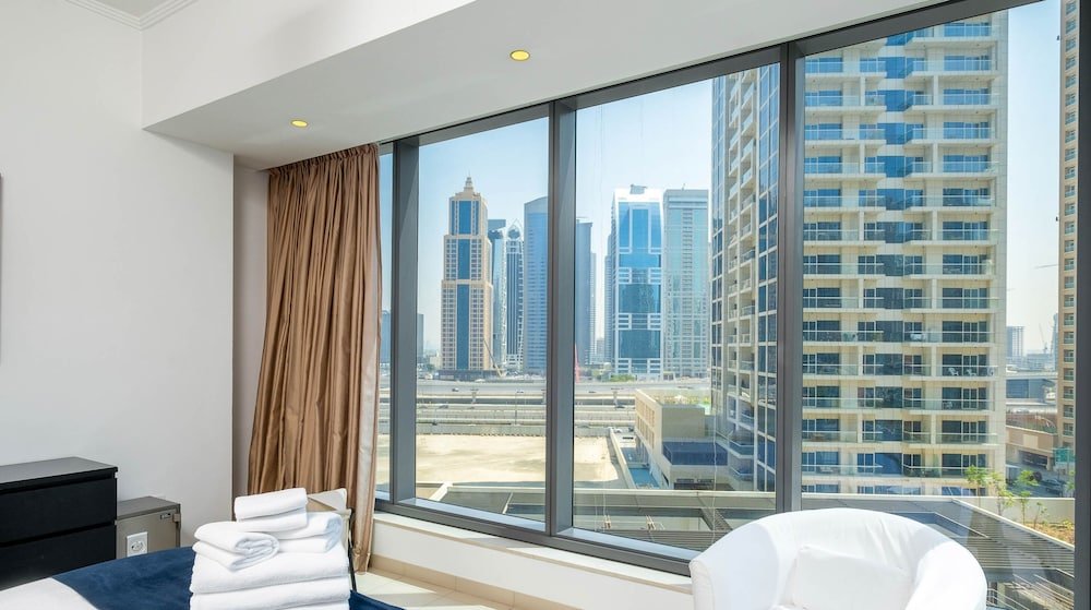 Дубай: LUX Holiday Home - Silverene Towers 2