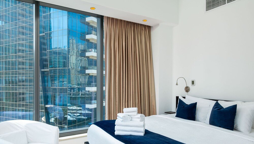 Дубай: LUX Holiday Home - Silverene Towers 2