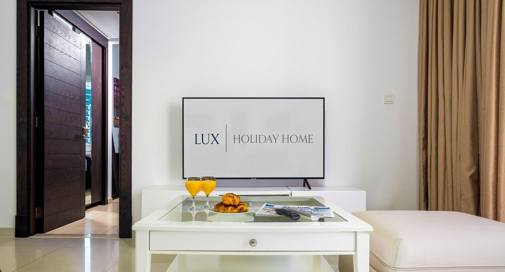 Дубай: LUX Holiday Home - Silverene Towers 2