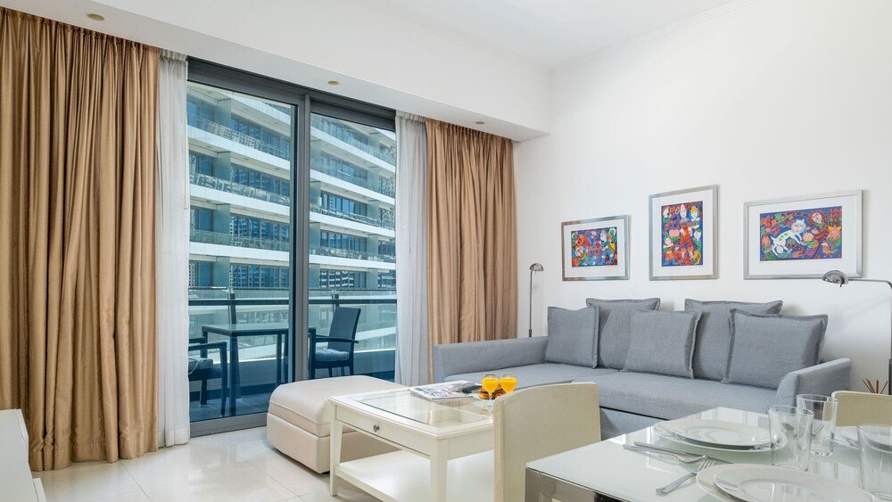 Дубай: LUX Holiday Home - Silverene Towers 2