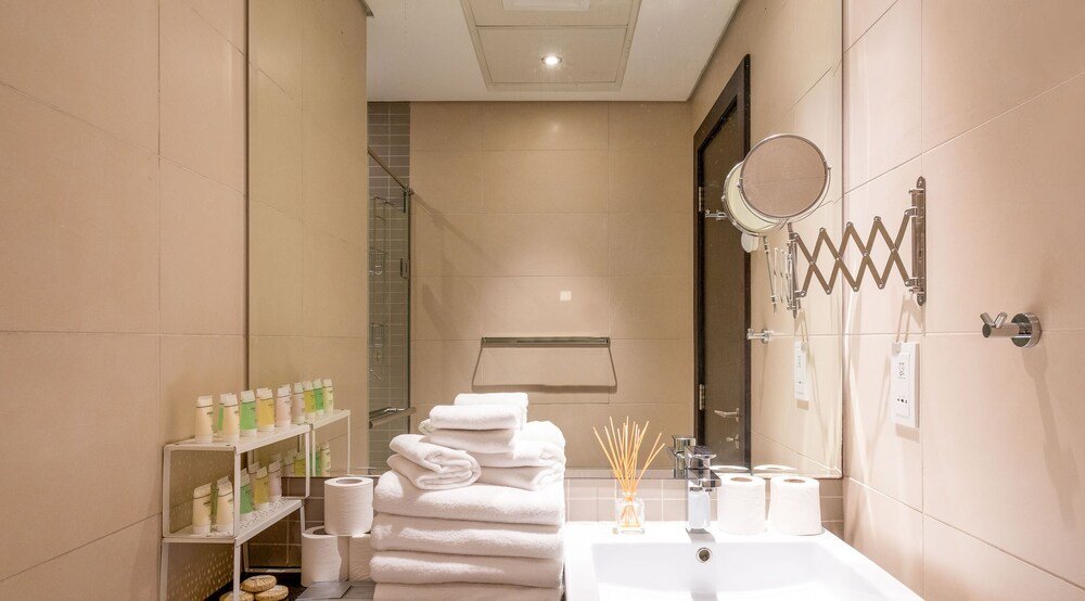 Дубай: LUX Holiday Home - Silverene Towers 2