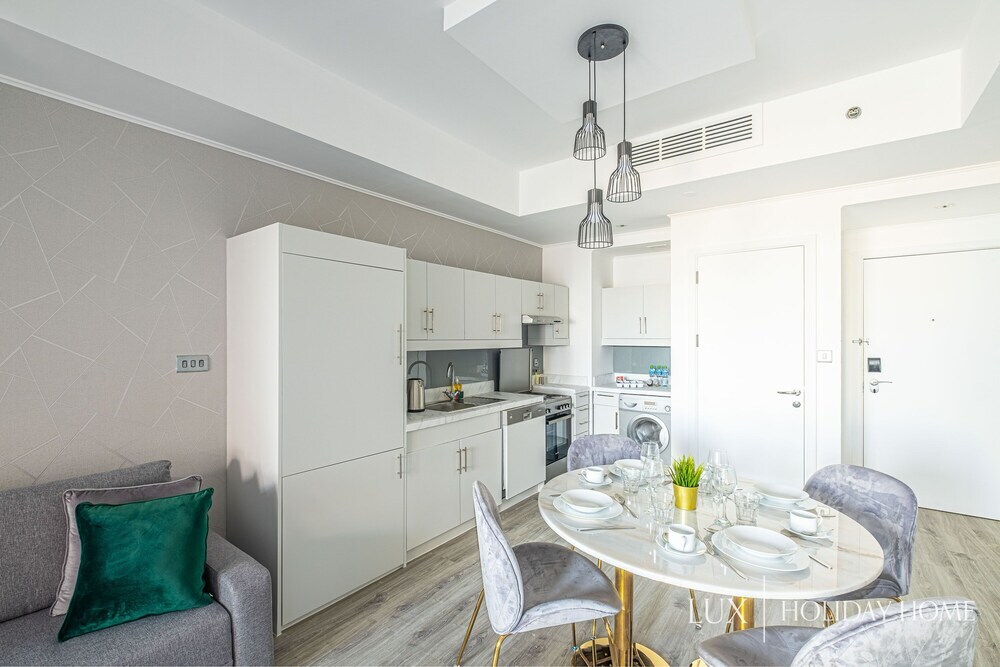 Дубай: LUX Holiday Home - IBN Residence 1