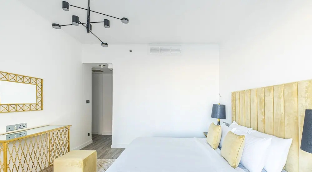 Дубай: LUX Holiday Home - IBN Residence 1