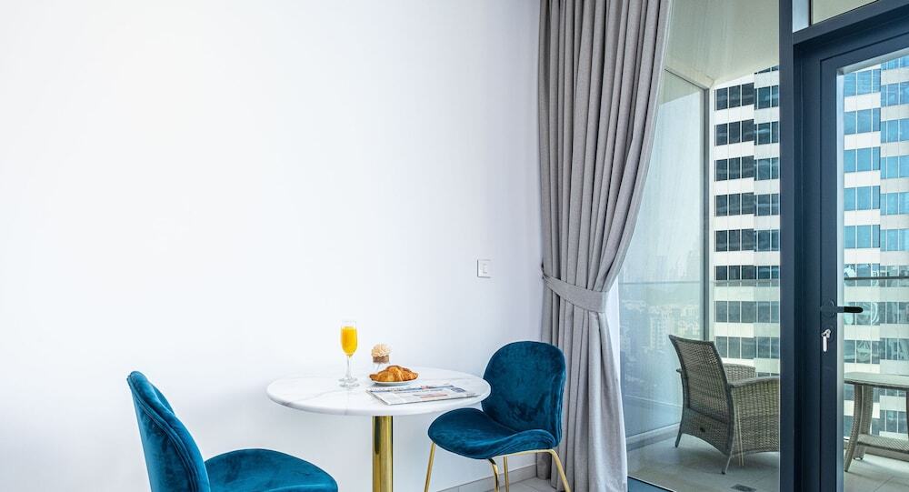 Дубай: LUX Holiday Home - Marquise Square 1