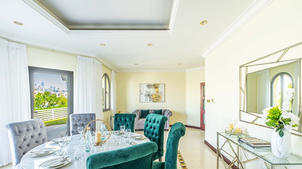 Дубай: LUX Holiday Home - Frond E 1