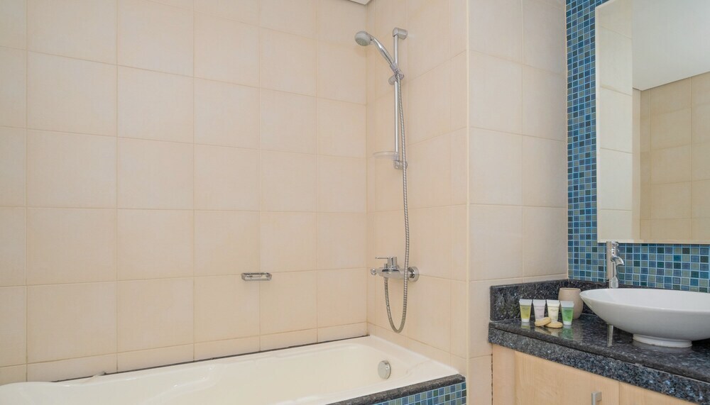 Дубай: LUX Holiday Home - Al Nabat 1