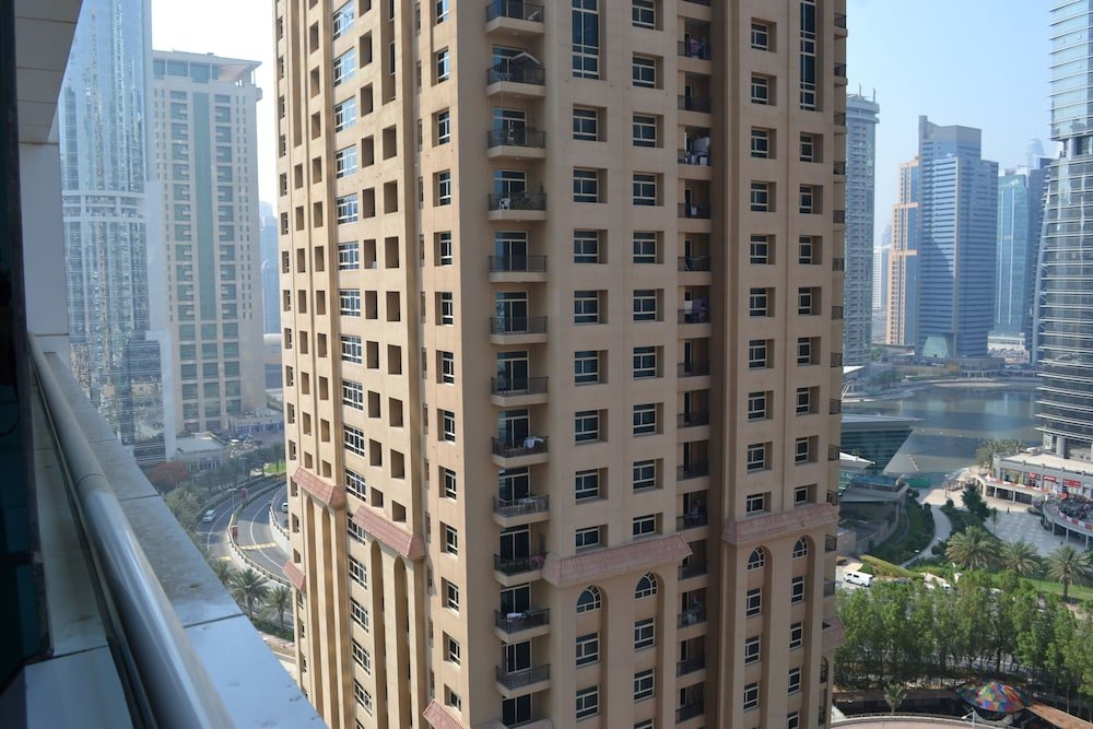 Дубай: Ascapes Goldcrest Views 2 Tower