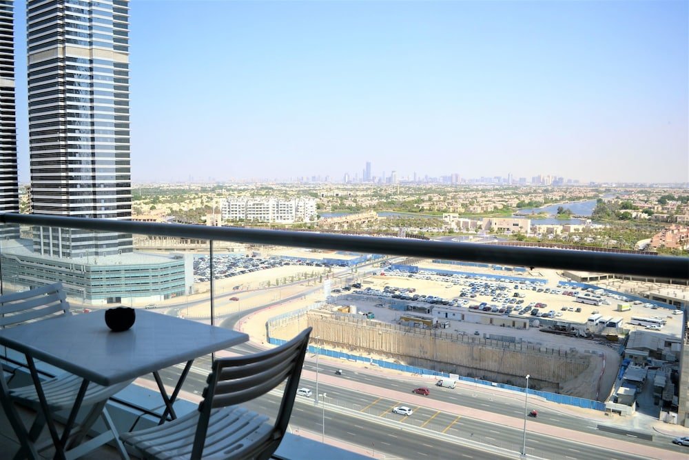 Дубай: Ascapes Goldcrest Views 2 Tower