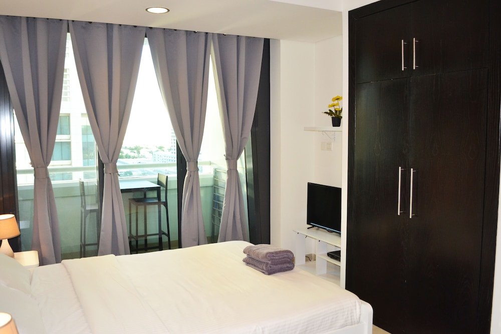 Дубай: Ascapes Goldcrest Views 2 Tower